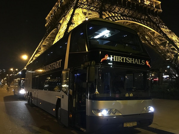 Buss, natt, Eiffel-tårnet