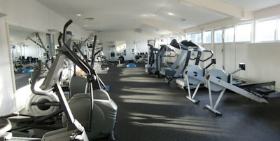 Gym, treningsstudio, apparater